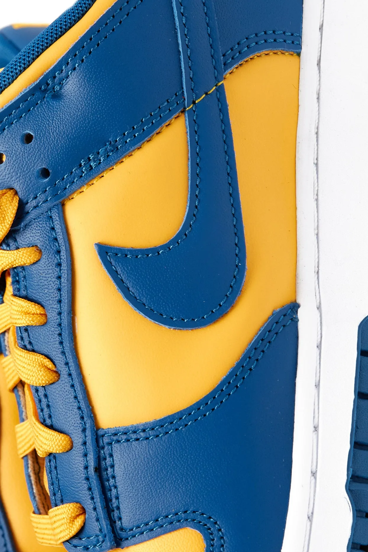 Nike Mens Dunk Low Retro Shoes